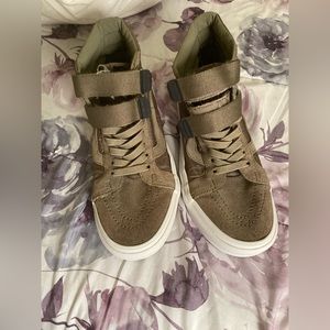 VANS OFF THE WALL/ #1 BEST SKATEBOARDING SHOE IN THE WORLD